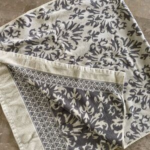 Elegant Gray Patterned Bath Towel